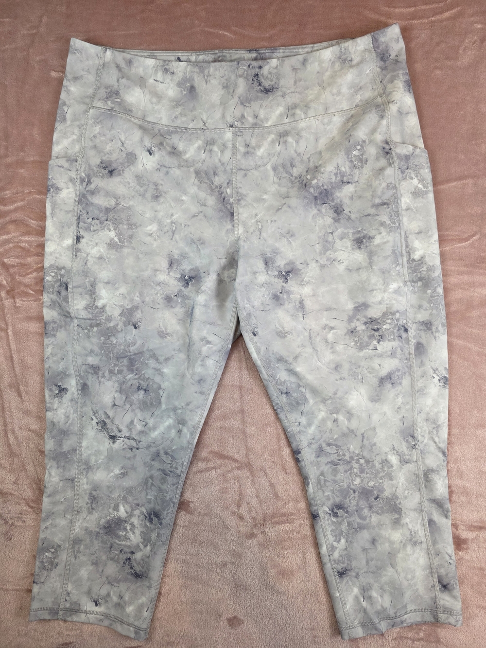 tek gear Marble-Print Light Gray Cropped Leggings